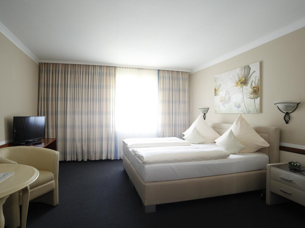 Unterföhring Hotel Garni Zum Gockl מראה חיצוני תמונה
