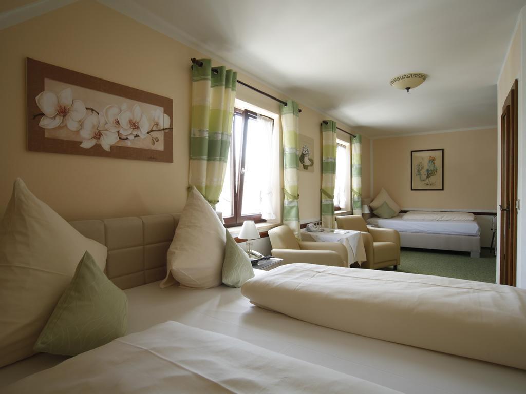 Unterföhring Hotel Garni Zum Gockl מראה חיצוני תמונה