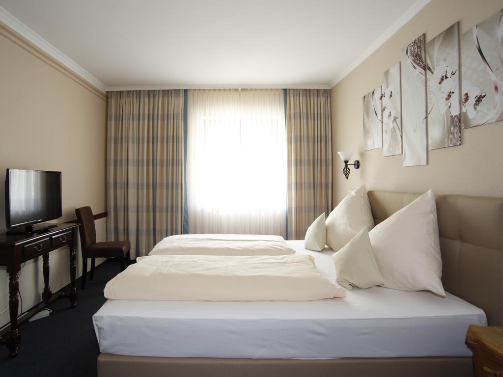 Unterföhring Hotel Garni Zum Gockl מראה חיצוני תמונה