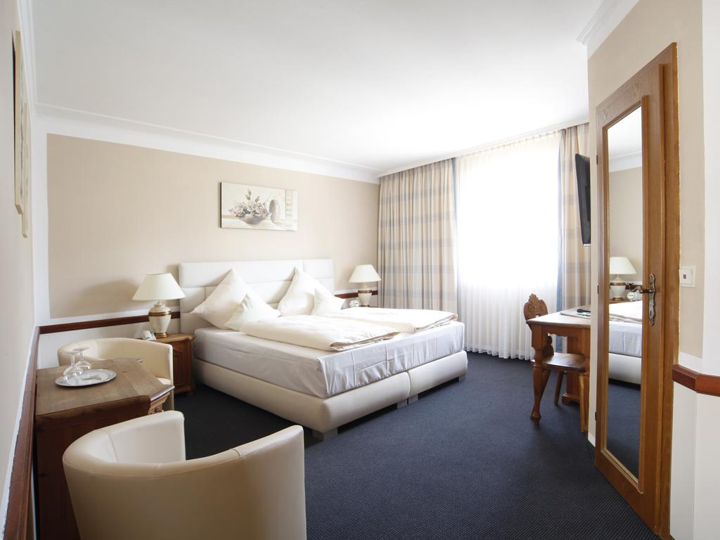 Unterföhring Hotel Garni Zum Gockl מראה חיצוני תמונה