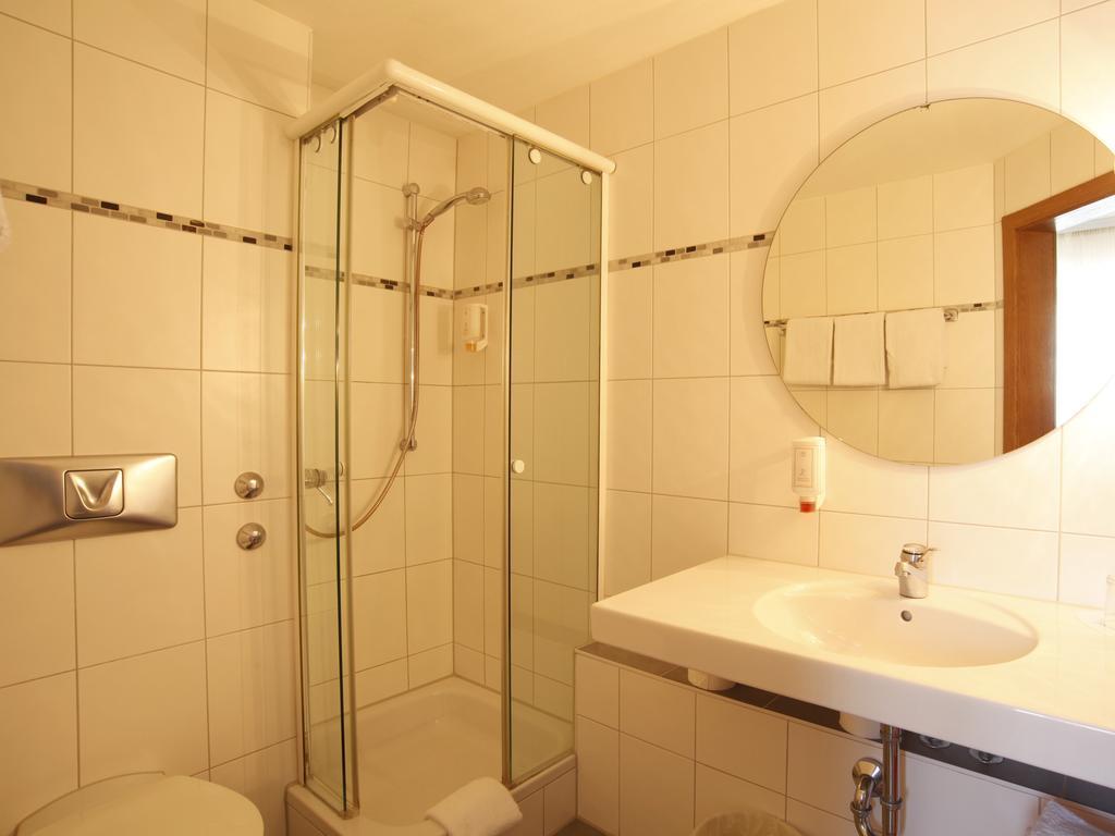 Unterföhring Hotel Garni Zum Gockl מראה חיצוני תמונה